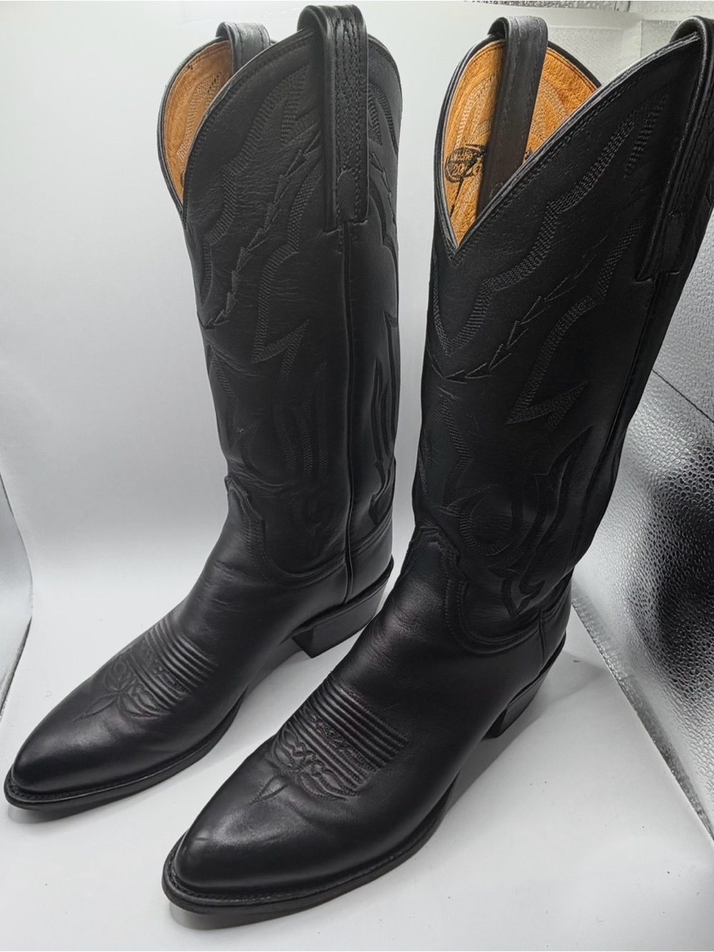 VTG Lucchese 2000 Series (CLB -Classic Black Calf Skin. Leather Western Boots.